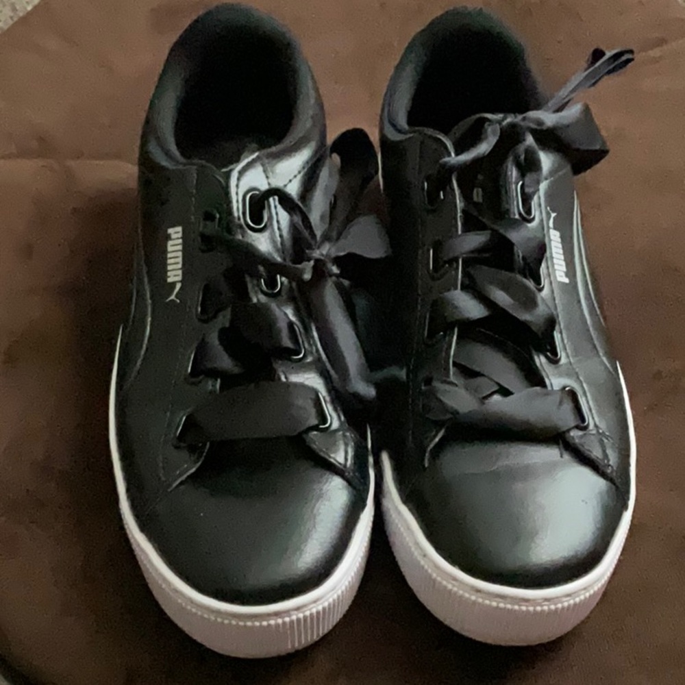 Womens Black Pumas